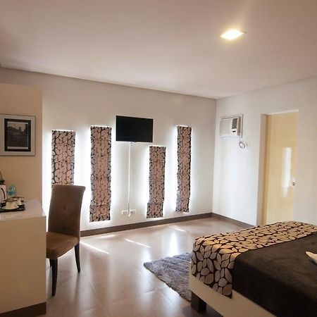 Avenue One Hotel Upper Digos Zewnętrze zdjęcie